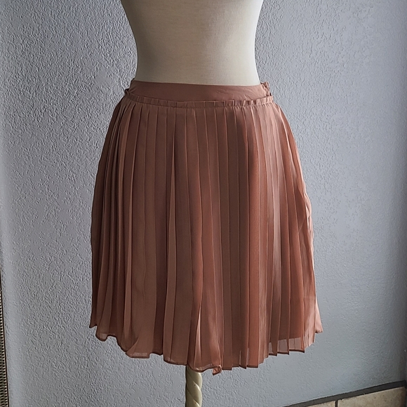 New Lauren Conrad skirt🌷 - Picture 2 of 8
